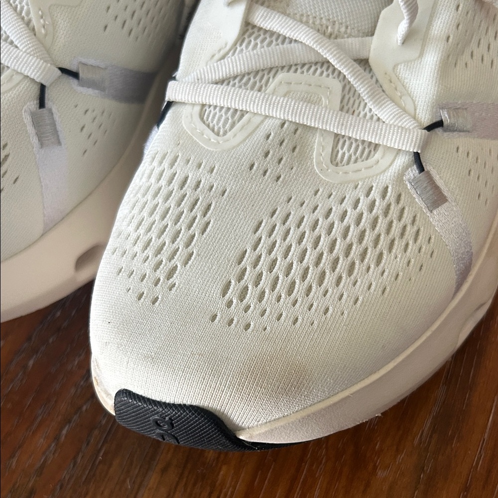 On Running mens Cloudsurfer sz 11 - Picture 3 of 3